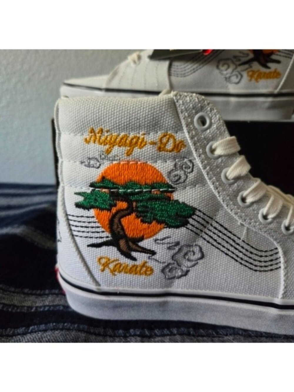 VANS COBRA KAI SK8-HI Women 5 Miyagi Do LaRusso White canvas NWT 0826 - Picture 4 of 10
